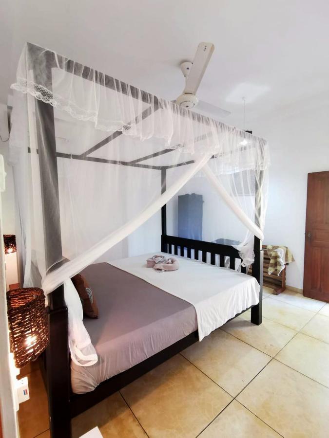 Blue Skies Guest House And Restaurant تانجالي المظهر الخارجي الصورة