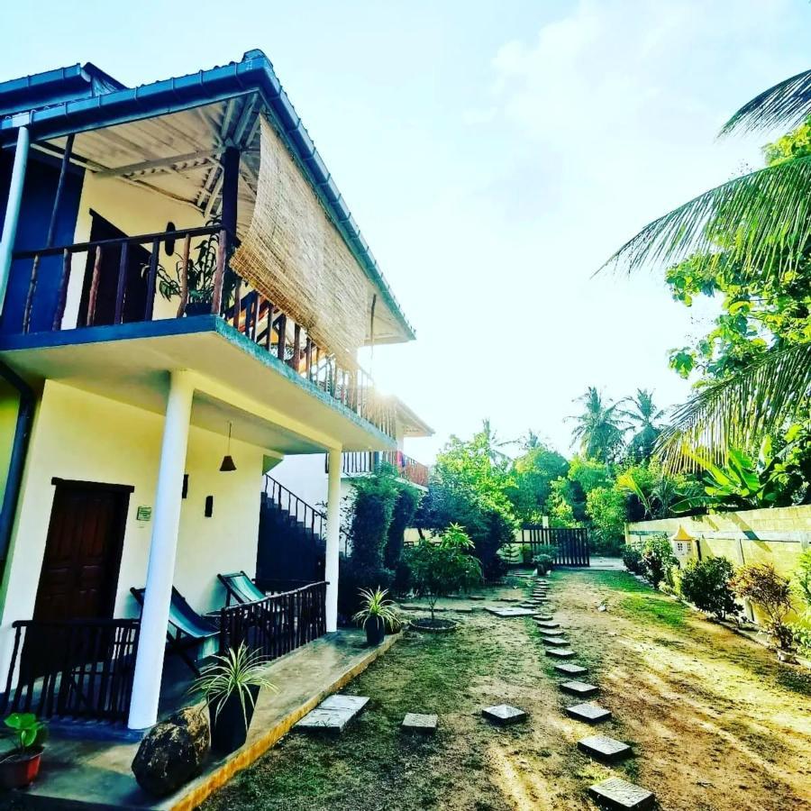 Blue Skies Guest House And Restaurant تانجالي المظهر الخارجي الصورة
