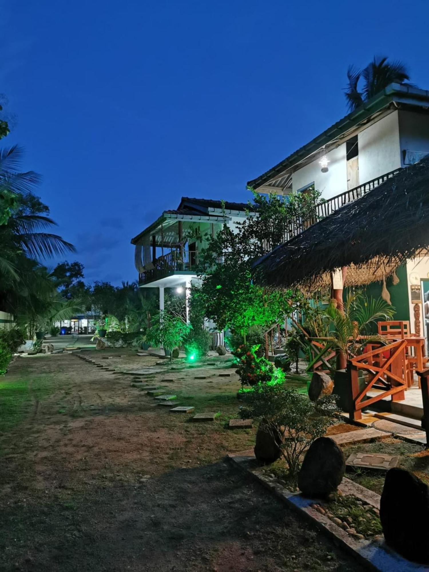 Blue Skies Guest House And Restaurant تانجالي المظهر الخارجي الصورة