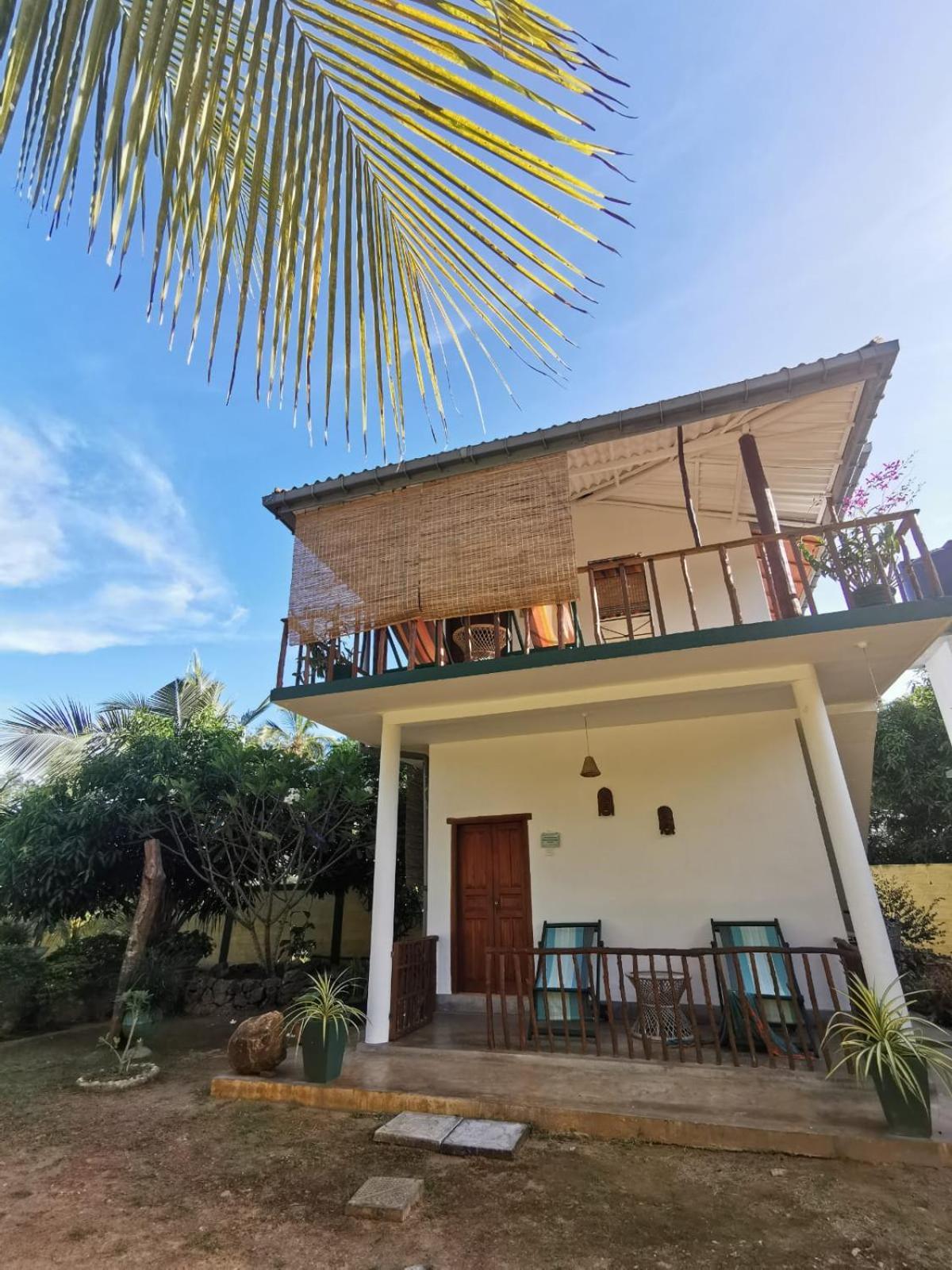 Blue Skies Guest House And Restaurant تانجالي المظهر الخارجي الصورة