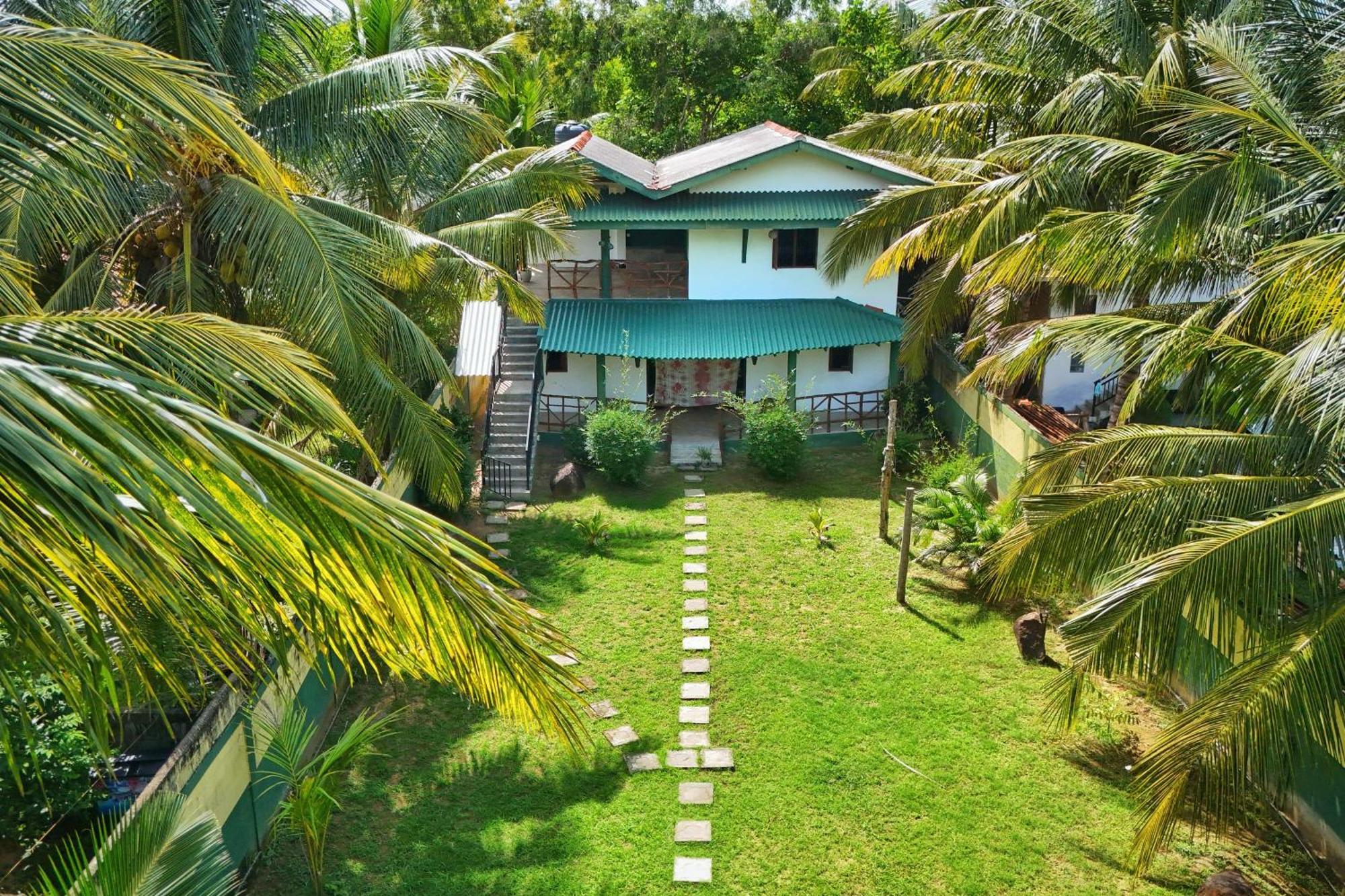 Blue Skies Guest House And Restaurant تانجالي المظهر الخارجي الصورة
