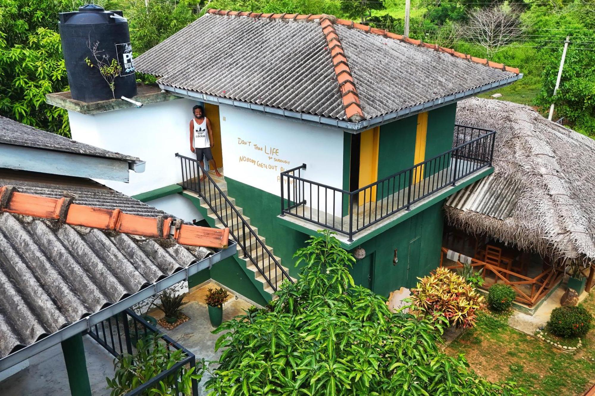 Blue Skies Guest House And Restaurant تانجالي المظهر الخارجي الصورة