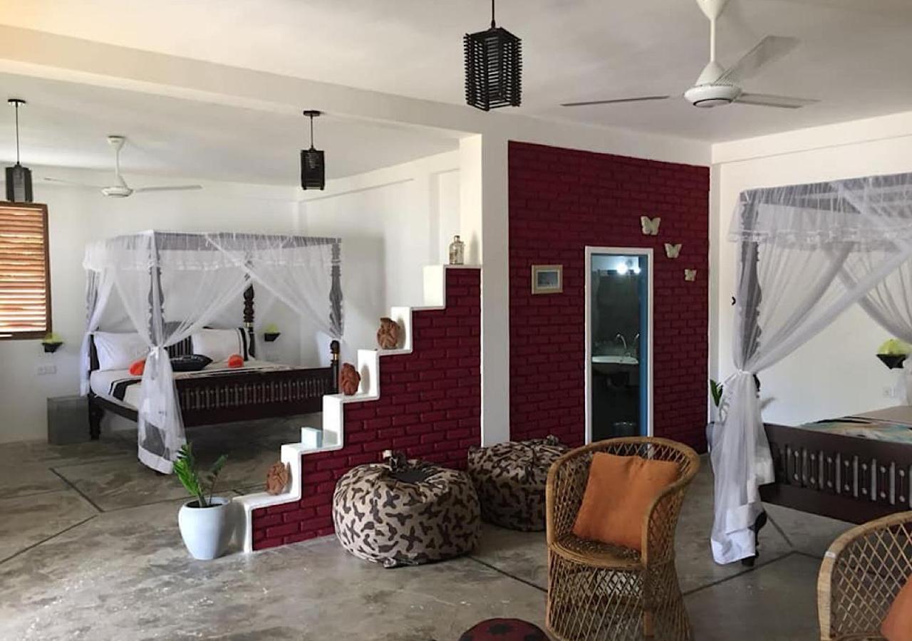 Blue Skies Guest House And Restaurant تانجالي المظهر الخارجي الصورة