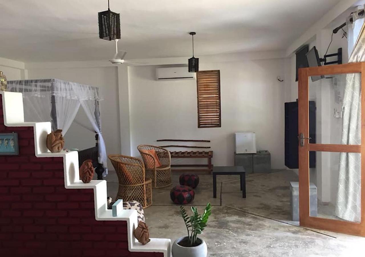 Blue Skies Guest House And Restaurant تانجالي المظهر الخارجي الصورة